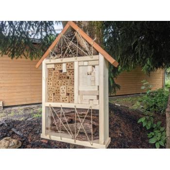 Dřevěný domek pro včely a hmyz (hmyzí hotel) 55x32 cm