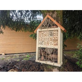 Dřevěný domek pro včely a hmyz (hmyzí hotel) 46x24 cm