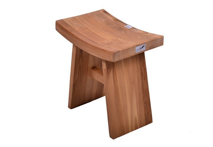 Menší stolička s prohnutou sedací plochou, teakové dřevo